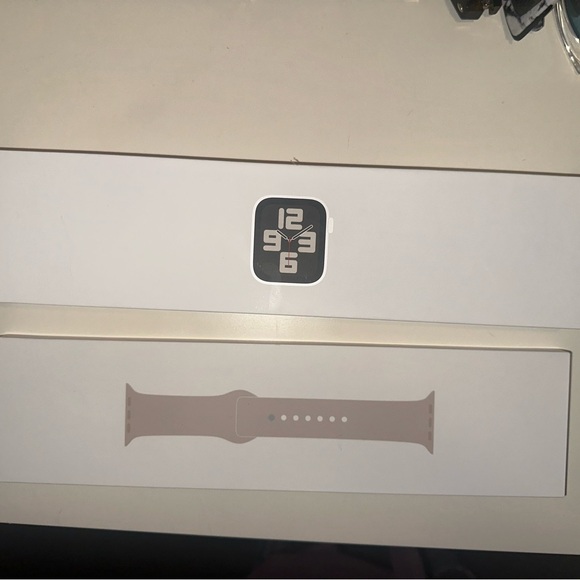 Apple Watch SE (2nd Gen) 44mm GPS – Starlight Aluminum – NEW, SEALED - Picture 5 of 7